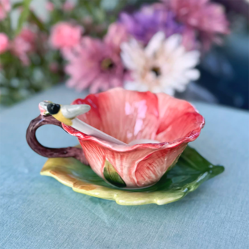 Coffee Tea Or - Keramik-Blumen-Kaffeetasse mit Untertasse und Löffel. Exquisiter